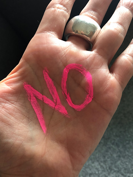 Hand mit 'no'